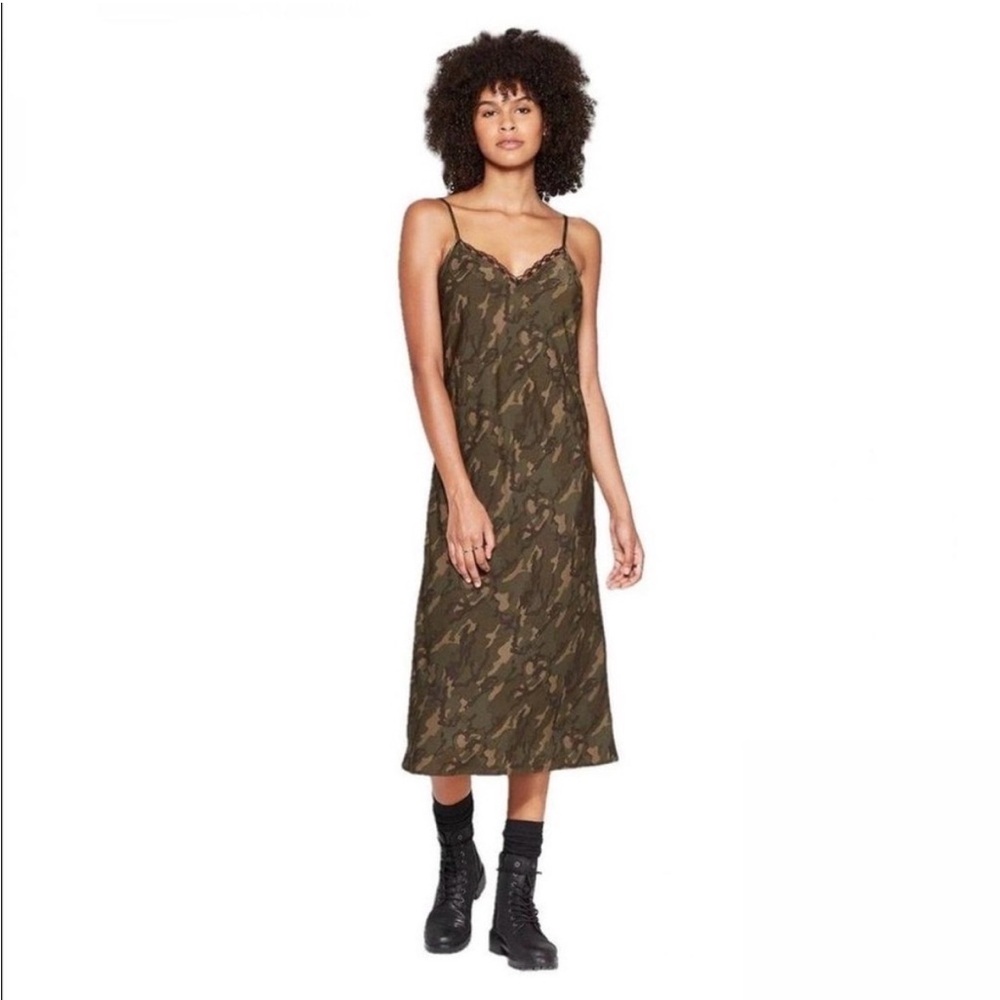 Wild fable Camo Slip Midi Dress with Lace trim VGUC 
Medium